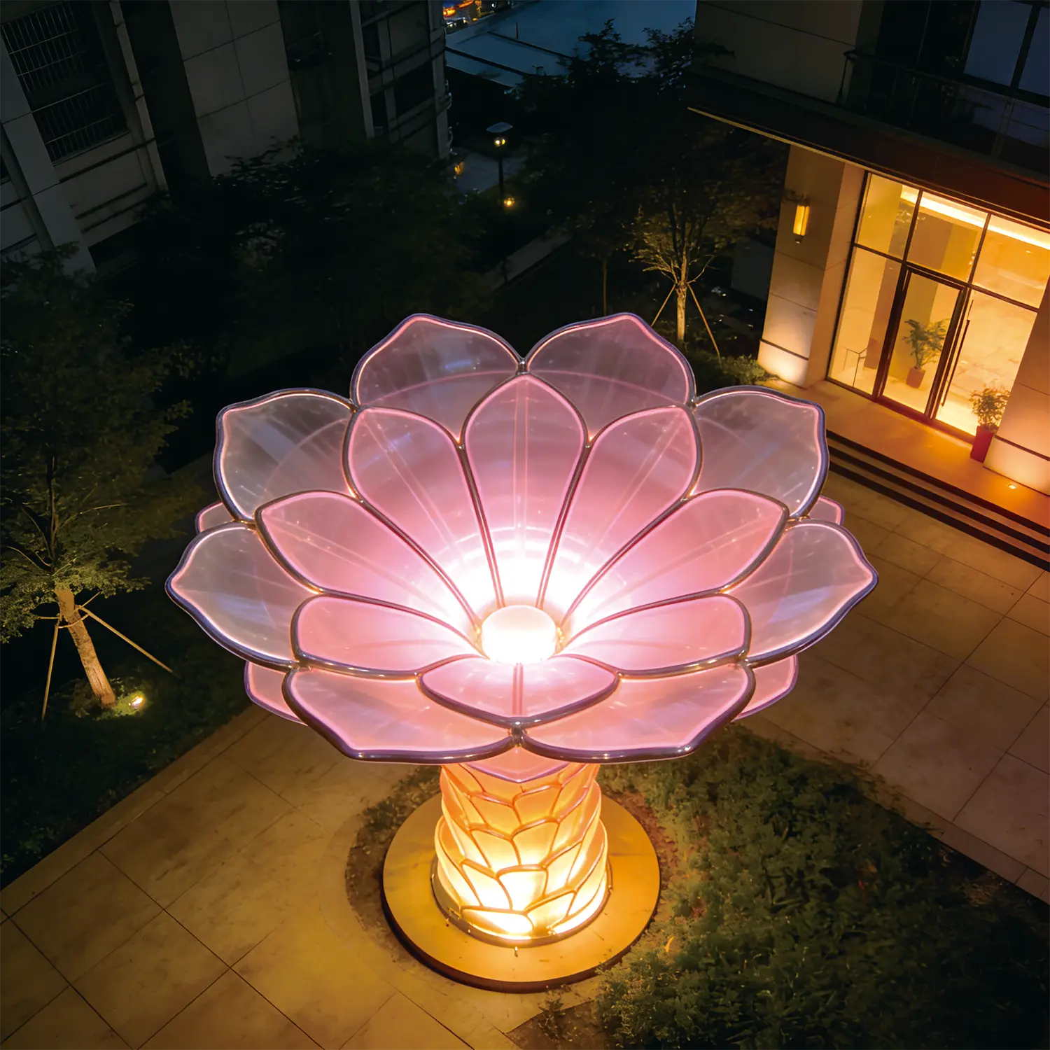 Glorious Lotus Sculpture Light