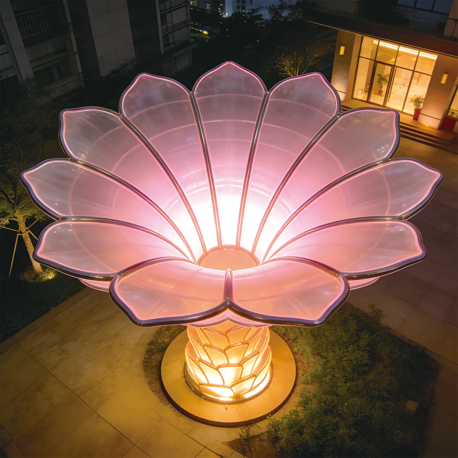 Glorious Lotus Sculpture Light