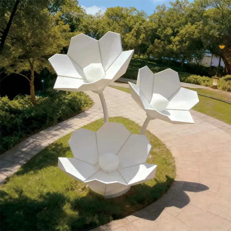 Enhance your landscape with the "Lotus Star" Light Sculpture. Featuring IP65 waterproofing and geometric acrylic petals, this modern art installation is perfect for commercial plazas, parks, and luxury gardens.
